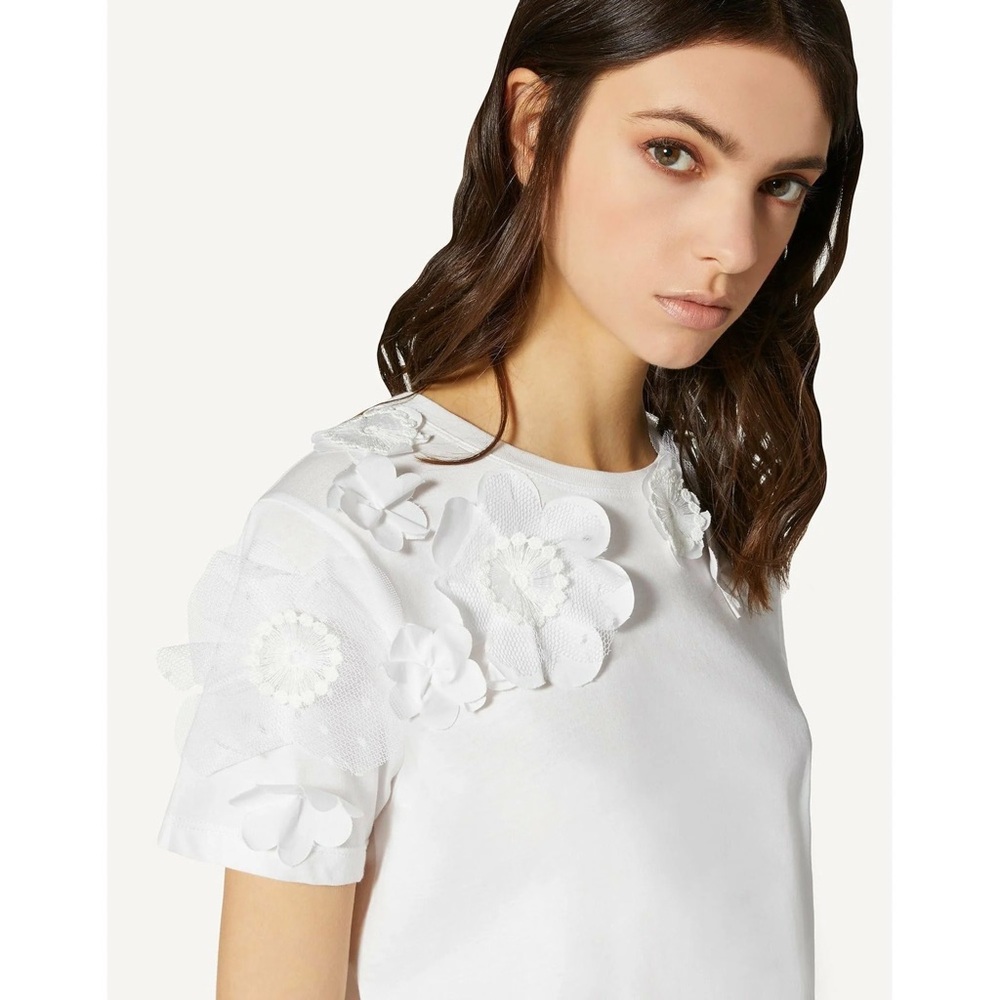 RED VALENTINO
Flower-patch T-shirt In White - Picture 2 of 7